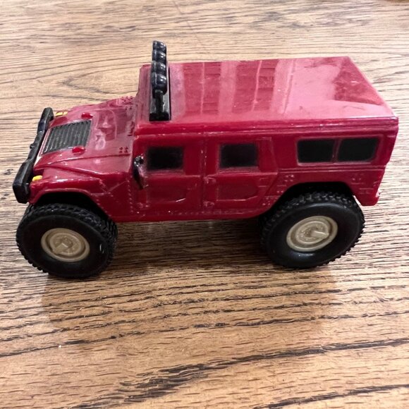 2006 Humvee McDonald's Red Hummer H1 4" Plastic Scale Model - Picture 1 of 6